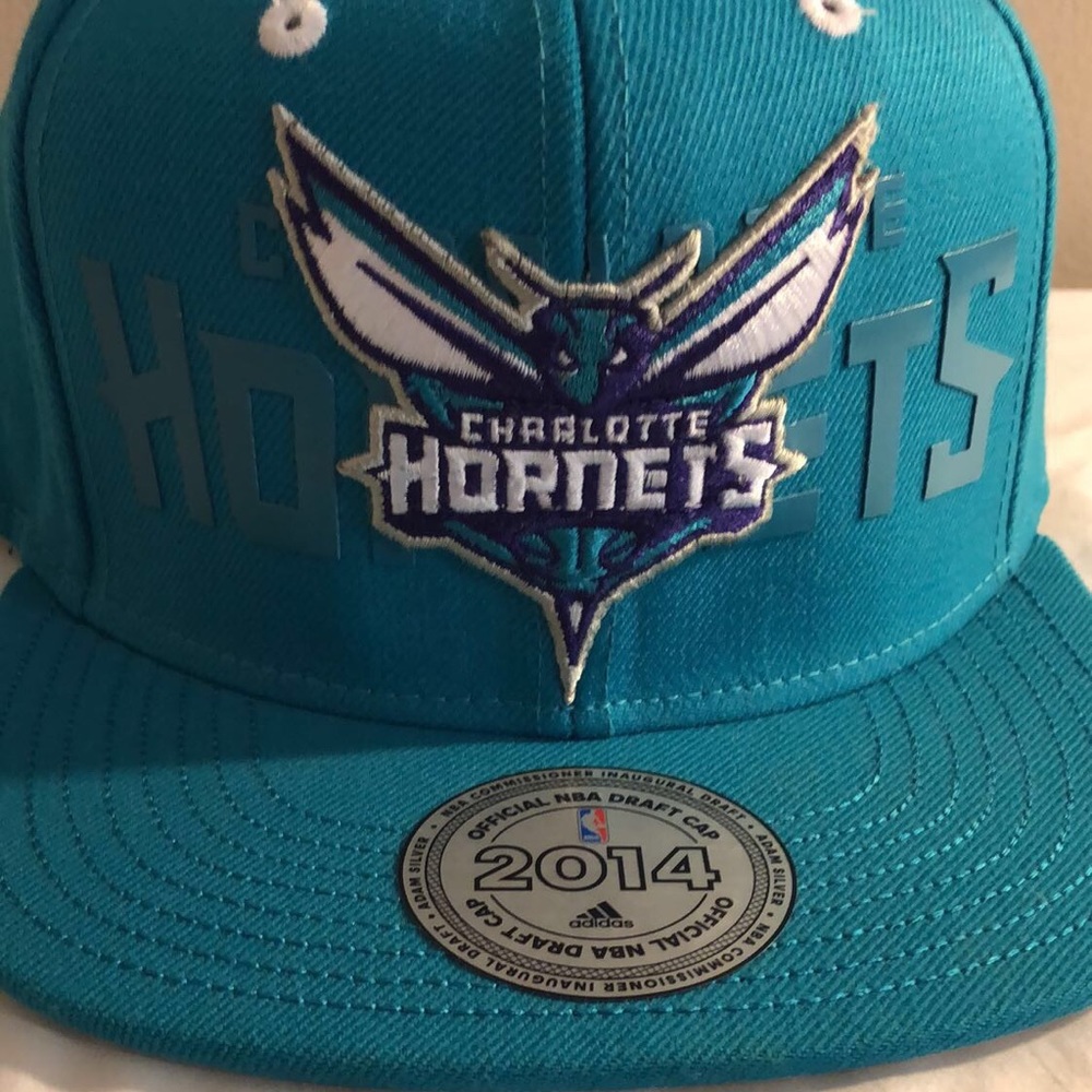 🔥Adidas SnapBack Hat Charlotte Hornets🔥